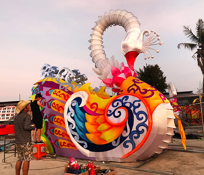 天鹅彩灯，