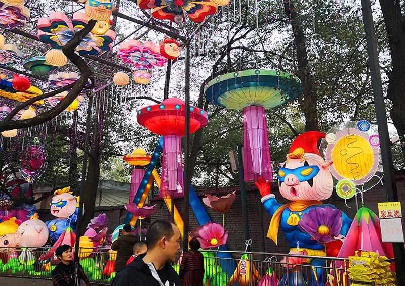 卡通彩灯制作，猪猪侠彩灯，